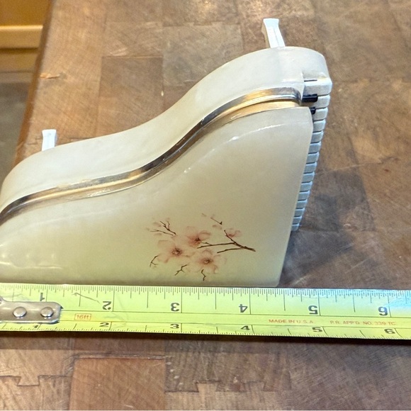 Alabaster Cream Piano Trinket Box with Floral Design Hand Crafted in Italy - Picture 10 of 11